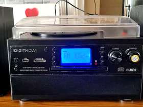 Freecycle Mini Hi-Fi system
