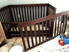 Freecycle Adjustable Crib / Toddler Bed
