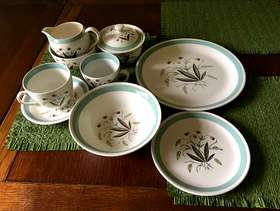 Freecycle Hedgerow crockery (Made in England!)