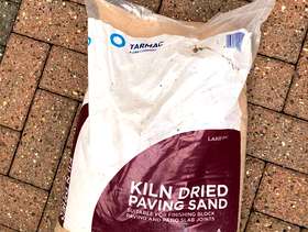 Freecycle 3 bags of kiln dried paving sand