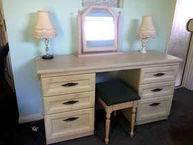 Freecycle Dressing table and stool and freestanding mirror