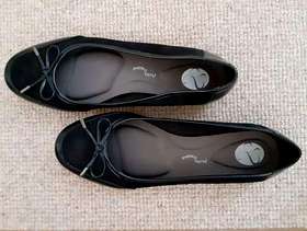 Freecycle Black Patent/Suede Pumps