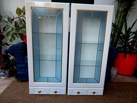 Freecycle A pair of matching wall cabinets