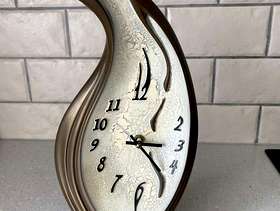 Freecycle Novelty clock