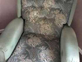 Freecycle 2 reclining arm chairs