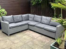 Freecycle Rattan garden corner sofa unit with cushions
