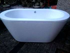 Freecycle Freestanding 1500mm bath and sink with sink cupboard