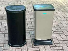 Freecycle 2 kitchen bins