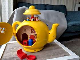 Freecycle Big Yellow Teapot