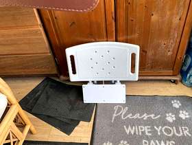 Freecycle White shower chair