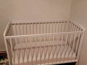 Freecycle Baby cot with mattress