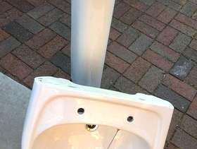 Freecycle Wash basin and pedestal
