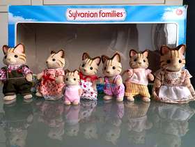 Freecycle Sylvanian Families Celebration Cat Family (4405)