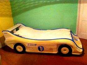 Freecycle Children's Gautier Racing Car Bed