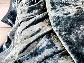 Freecycle Single unlined teal coloured velvet curtain