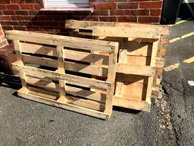 Freecycle 2 wooden pallets