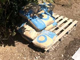 Freecycle 14 blue circle general purpose cement bags