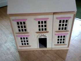 Freecycle Dolls house