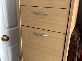 Freecycle Filing cabinet - wood effect - under desk