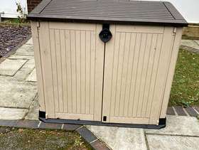 Freecycle Storage bin for garden