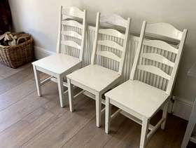 Freecycle 4 white kitchen chairs