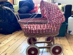 Freecycle Wicker doll's pram