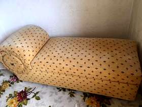 Freecycle Ottoman / Linen store
