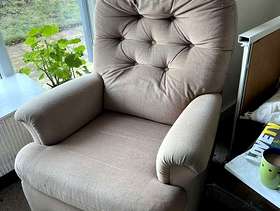Freecycle Lounge lazy boy chair