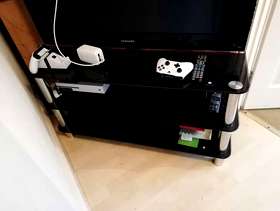 Freecycle Glass TV shelving unit