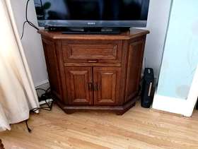 Freecycle Tv cabinet corner unit