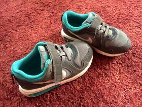 Freecycle Kids Nike trainers