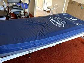 Freecycle Electric hospital style bed