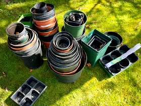 Freecycle Plastic planting pots and trays