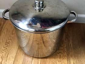 Freecycle Large stainless steel cooking pot