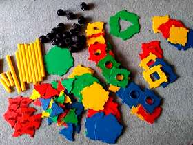 Freecycle Polydron construction toy - age 4+