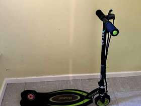 Freecycle Child’s electric scooter