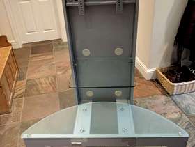 Freecycle 32" Flatscreen TV Entertainment Stand