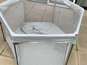 Freecycle Venture baby playpen
