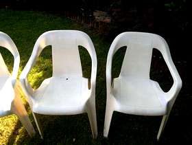 Freecycle 4 plastic garden chairs, Orpington