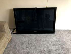 Freecycle Large Panasonic flat screen TV. Very heavy. Think it’s 120cm/4ft. ...