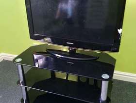 Freecycle 32 inch TV and matching stand