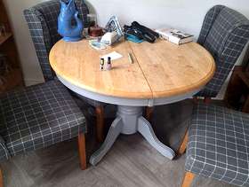 Freecycle Round extenable dining table