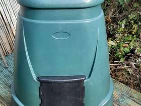 Freecycle Garden compost container
