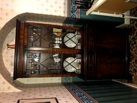 Freecycle Display cabinet with locks