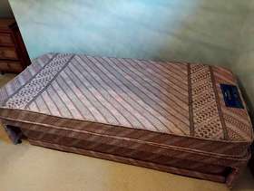 Freecycle Beds- 3ft and 2ft 6 trundle- make kingsize