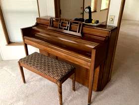 Freecycle Spinnet piano