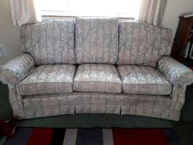 Freecycle Classical 3 seater sofa