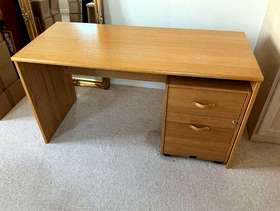 Freecycle Desk with matching filing unit