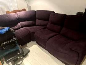 Freecycle L- shaped sofa with reclining ends and usb ports