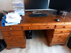 Freecycle Sturdy Desk